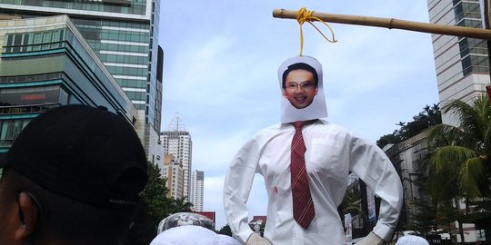 Gelar demo di HI, FPI gantung boneka Ahok