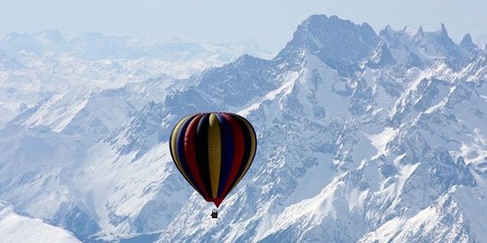 Wisata balon udara di Mount Everest dengan biaya 58 milyar. Mau?