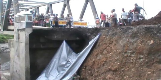 Longsor rusak 2 jembatan di Tabanan, warga terisolasi