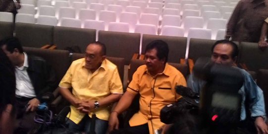 Sikap dingin Ical tanggapi Airlangga mundur bursa ketum Golkar