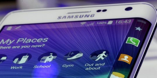 Samsung produksi Galaxy S6 Edge dengan layar lengkung?