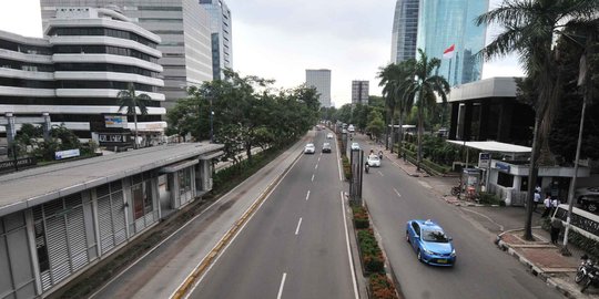 Peraturan larangan melalui Jalan MH Thamrin dinilai terburu-buru