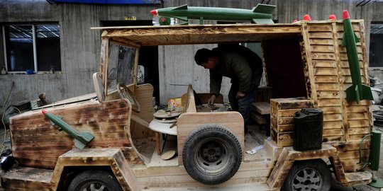 Mobil listrik ala tukang kayu China ini dilengkapi 'rudal'