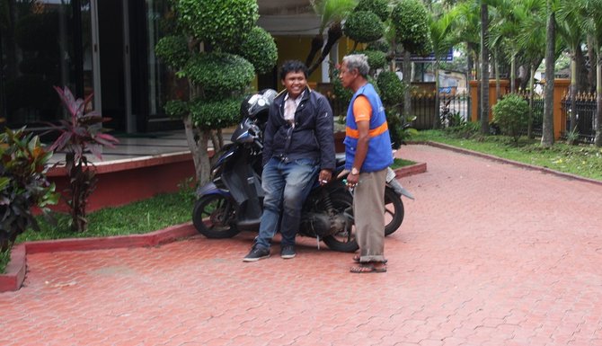 ayah dari anis rahayu prt yang disiksa di medan