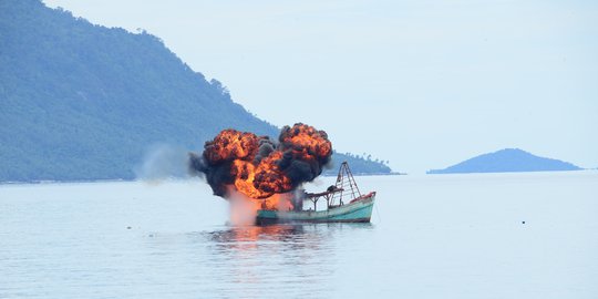 Aksi TNI AL tenggelamkan 3 kapal nelayan Vietnam