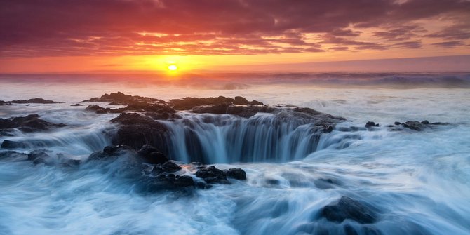 Sumur Dewa Thor Tak Kenyang Meminum Air Laut Gambar