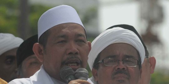tapi namanya jabat erat dengan rakyat rev3