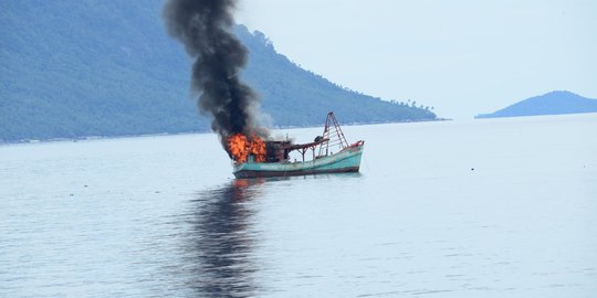 Langkah berani Indonesia tenggelamkan kapal asing ilegal