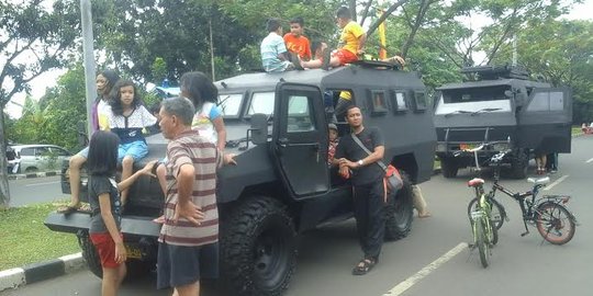 Pameran alutsista Kopassus di Cijantung, warga numpang selfie