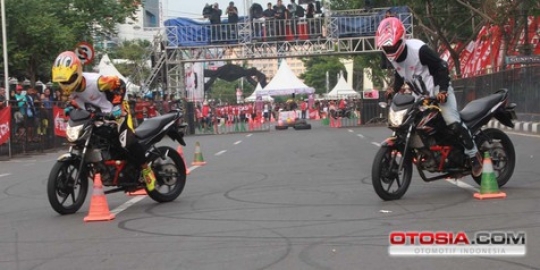 Kekuatan Honda CB150R StreetFire diuji ratusan stunt ride