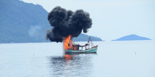 RI mulai bom kapal, Malaysia minta nelayannya diusir baik-baik