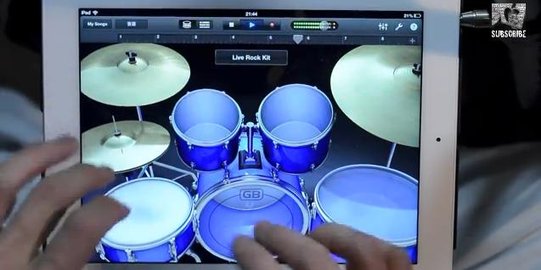 [Video] Skill 'tingkat dewa', orang ini main drum pakai iPad!