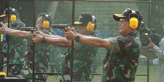 TNI AD patungan kumpulkan hadiah untuk juara lomba tembak