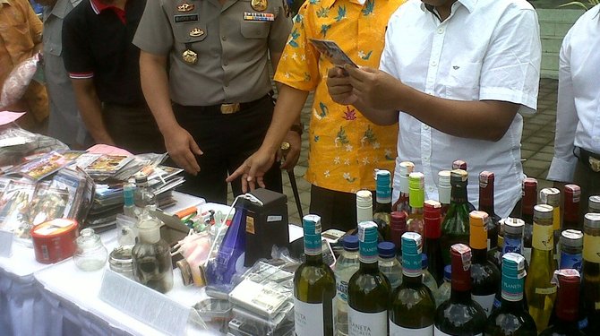 pemusnahan barang ilegal di kejari denpasar