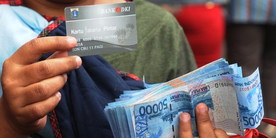 Ahok soal KJP sistem debit: Jadi emaknya gak bisa beli HP lagi