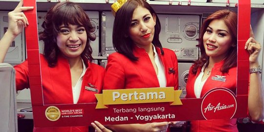 Pramugari cantik & seksi, AirAsia tak perlu sewa model iklan