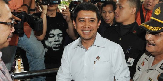 Kritik keras pada Menteri Yuddy tak konsisten rapat di hotel