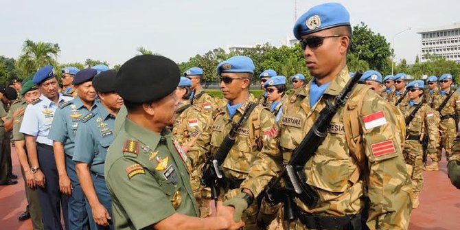 Canda Jenderal Moeldoko saat diteriaki prajurit perdamaian ...