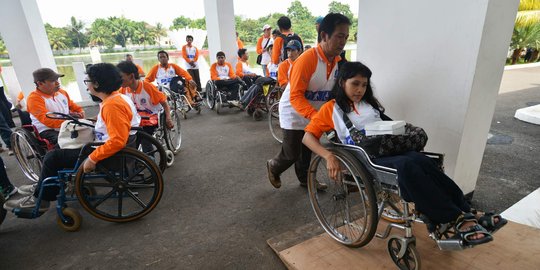 Ribuan penyandang cacat peringati Hari Disabilitas di Kalibata