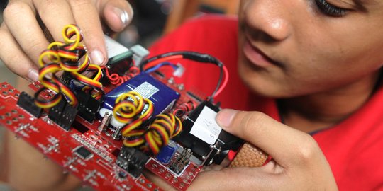 Anak nelayan, sopir & tukang ikan ikut lomba robot internasional