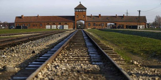Menelusuri jejak kekejaman Nazi di kamp Auschwitz Birkenau