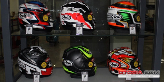 Ukuran terlarang 'R75' di helm Arai, apa itu?  merdeka.com