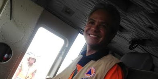Naik heli TNI AD, Ganjar tinjau lokasi longsor di Banjarnegara
