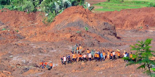 Hujan deras, evakuasi korban di Banjarnegara disetop sementara