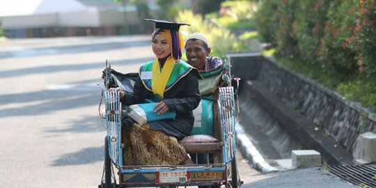 tukang becak wisudawan terbaik unnes ber ipk