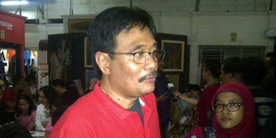 Blusukan ke Pasar Santa, Djarot belanja buku hingga jahit baju