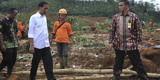 Senin, Jokowi pastikan jalur utama di Banjarnegara bisa dilalui