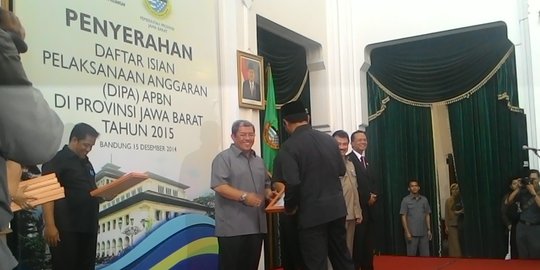 Gubernur Jabar serahkan DIPA 2015 Rp 33 triliun