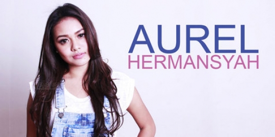 Seperti ini cara Aurel sambut adiknya yang baru lahir