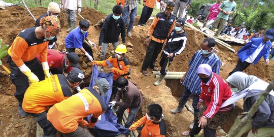 Korban tewas tanah longsor Banjarnegara jadi 51 orang