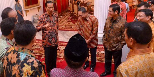 Di tengah anjloknya Rupiah, popularitas Jokowi dipuji anak buah