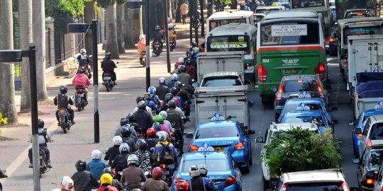 Jangan lupa mulai hari ini motor haram lewat HI sampai Istana