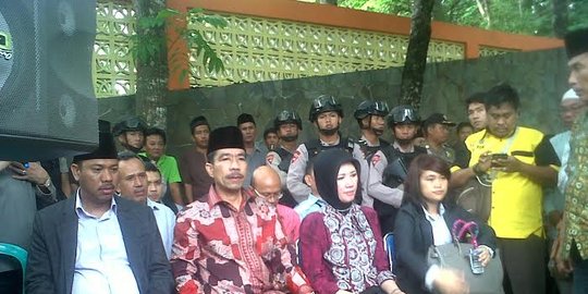 Lama tak pulang, Romi Herton sapa warga Palembang salam 2 jari