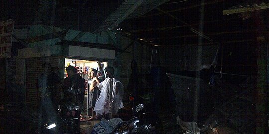 Puting beliung di Bandung Timur rusak 85 rumah, pohon berjatuhan