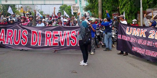 Pemerintah Jokowi-JK jangan terjebak pada upah minimum buruh