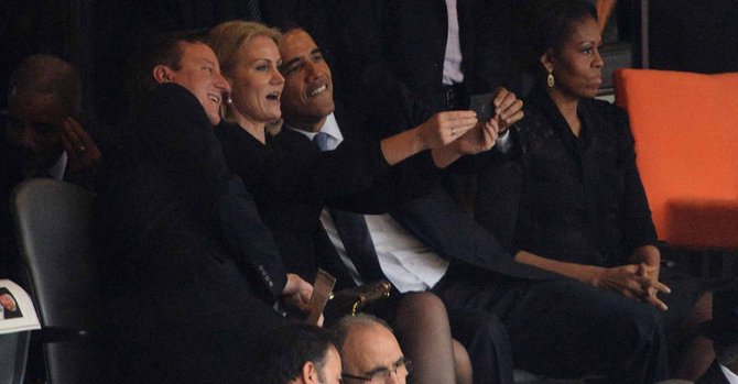 barack obama selfie