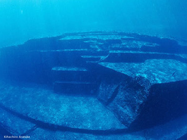 monumen yonaguni jepang