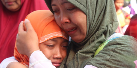 Ribuan air mata ibu dan anak hiasi sungkeman massal di Kediri