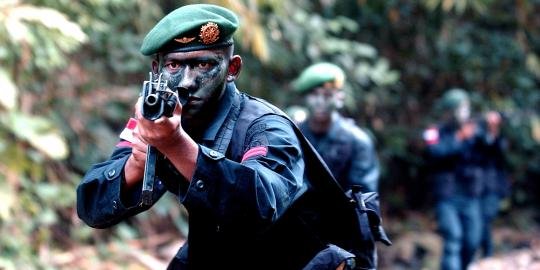 Aparat TNI-Polri gerebek bekas asrama militer, 7 orang ditangkap