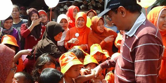 Beres lihat pemukiman warga, Djarot bersih-bersih Kali Ciliwung