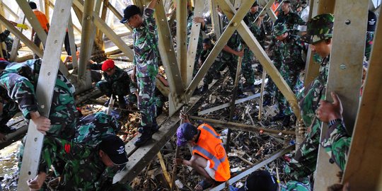 Djarot: Tangkap warga buang sampah ke kali dan denda Rp 500 ribu