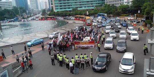 Pemotor demo di HI protes larangan motor lewati Jalan Thamrin