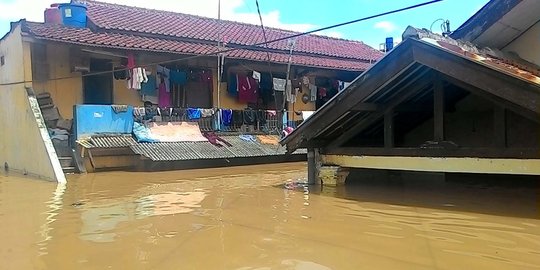 Sakit, 20 korban banjir Baleendah Bandung terjebak dalam rumah
