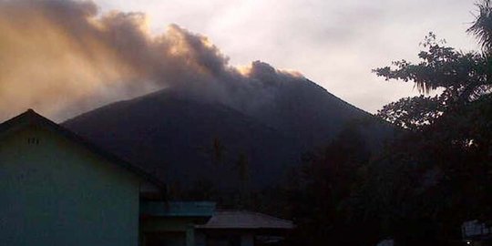 Gunung Gamalama di Ternate meletus lagi pukul 17.30 WIT