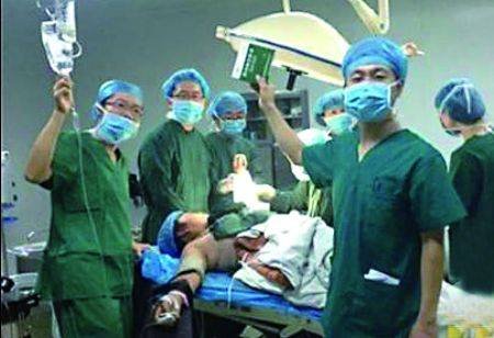 dokter china selfie saat operasi