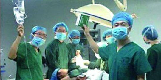 operasi dokter bedah di china dipecat rev3